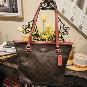 Coach Signature Shoulder Bag